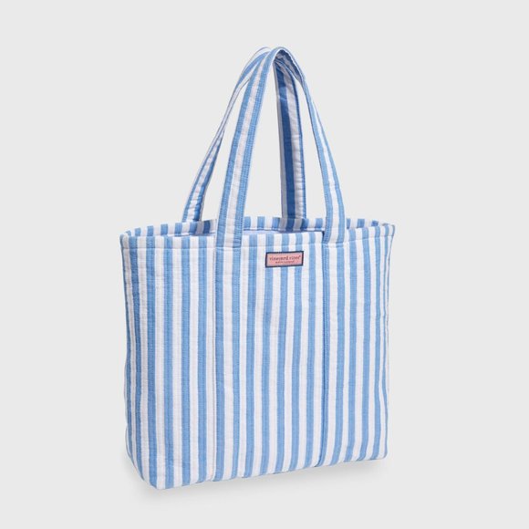 Vineyard Vines Handbags - NWT Vineyard Vines Quilted Strip Tote